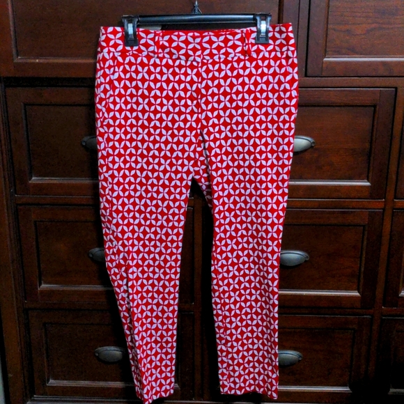 LOFT Pants - Ann Taylor Loft Women's Red & White Julie Skinny Pants. Size 6 P